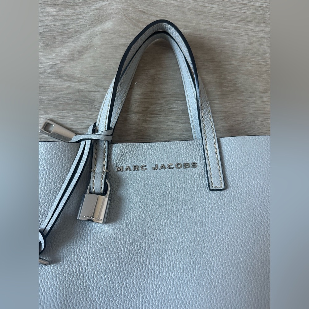 Marc Jacobs Mini Grind Leather Tote Bag in Light Grey - Picture 9 of 10